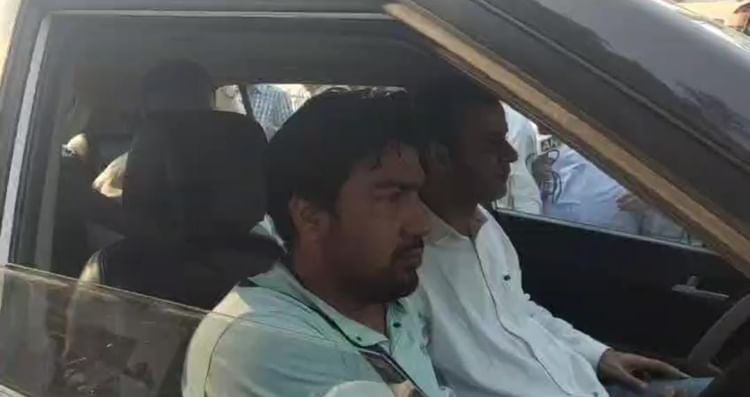 थोड़ी देर में जेल से बाहर आएंगे आजम खां: जुर्माना जमा किया गया… बाहर आने का रास्ता हुआ साफ